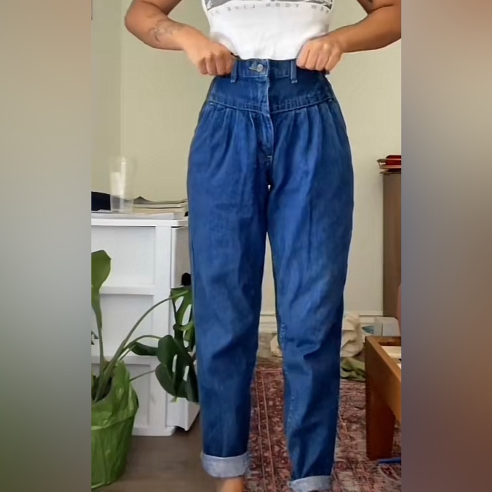 Vintage 80’s Pleated Lee blue jeans